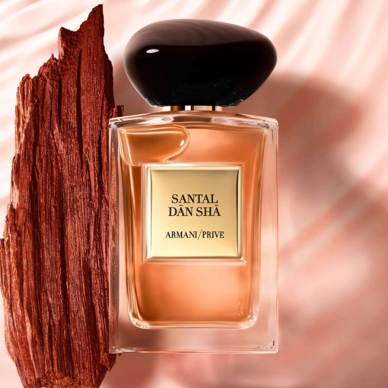 Armani/Prive Santal Dan Sha EDT là dòng nước hoa unisex cao cấp, mang hương gỗ đàn hương ấm áp và tinh tế, ra mắt năm 2022